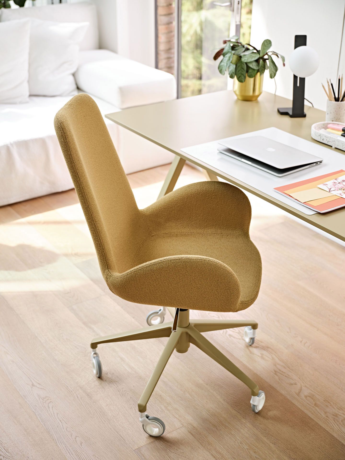 Poltroncine per soggiorni, camere da letto, angoli relax, uffici e sale d'attesa disponibili a Retorbido.