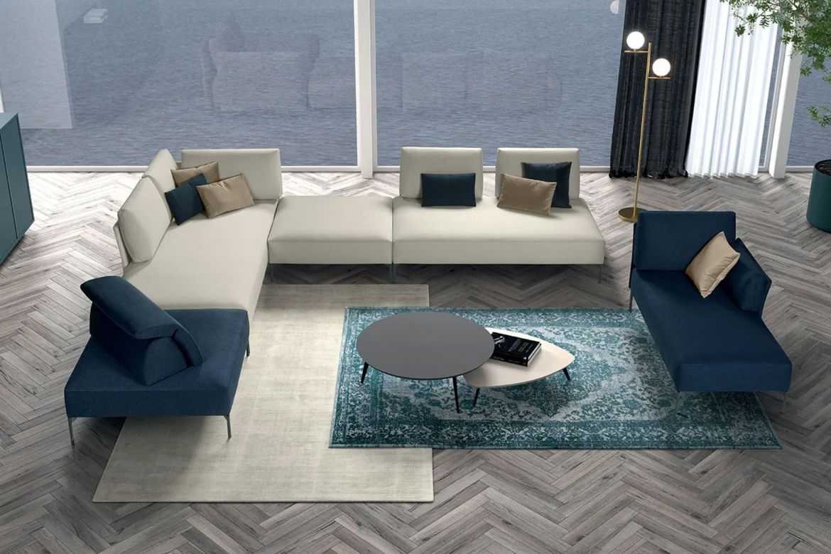 Scopri la nostra selezione di divani classici disponibili in diverse configurazioni: 2, 3, 4 e 5 posti. Offriamo anche modelli singoli, angolari, dotati di isola e soluzioni componibili e modulari, perfetti per adattarsi a qualsiasi ambiente a Santa Maria della Versa.