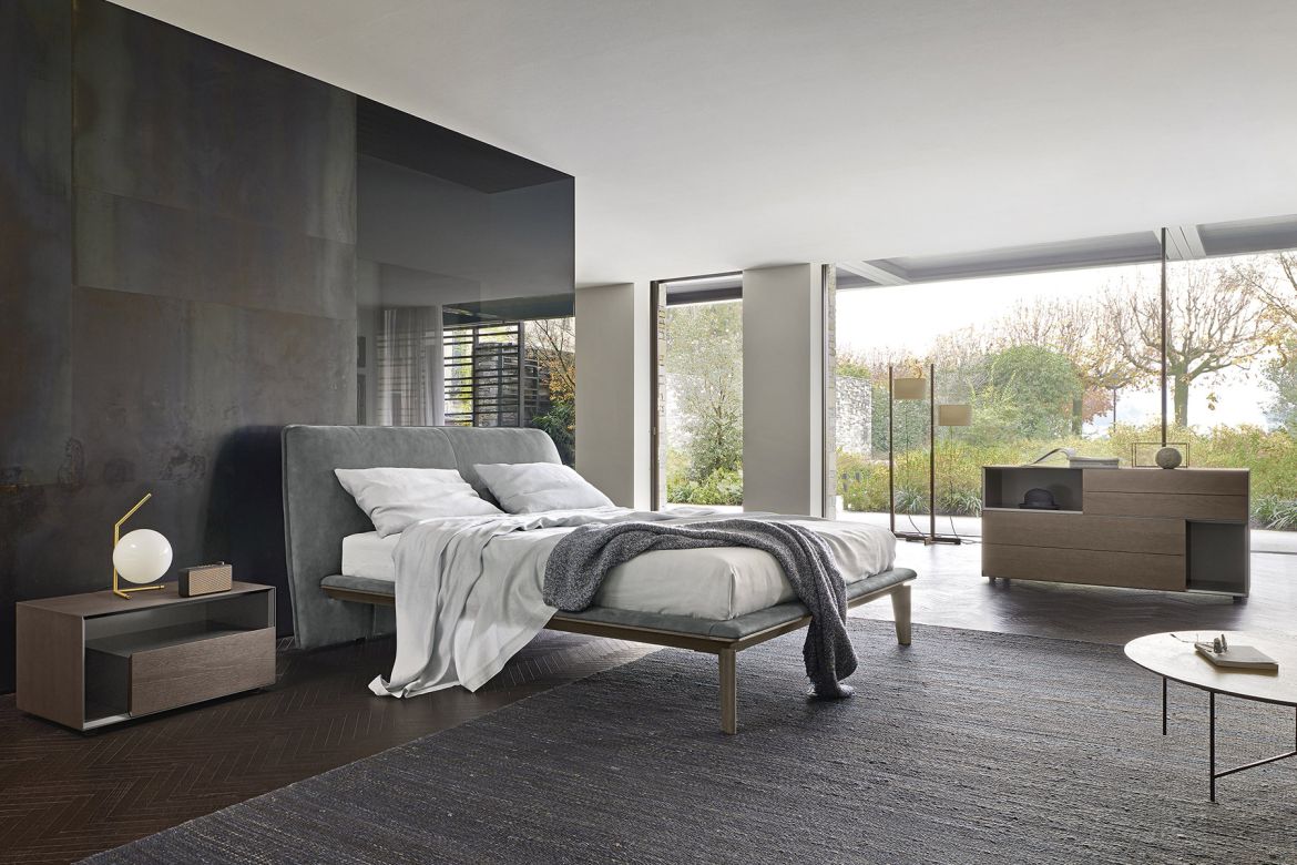 Scopri le nostre camere da letto, disponibili in stili classici e moderni, realizzate su misura con lavorazioni artigianali a Val di Nizza.