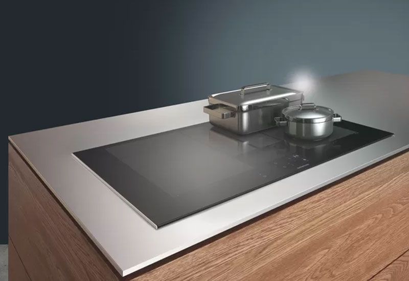 Vellezzo Bellini: Scopri la nostra selezione di piani cottura a induzione e a gas. Questi dispositivi sono progettati per offrire prestazioni ottimali e adattarsi a diverse esigenze culinarie. I piani cottura a induzione garantiscono una cottura rapida e precisa, perfetti per chi desidera un design contemporaneo e un utilizzo pratico. D'altra parte, i piani cottura a gas risultano ideali per chi preferisce il controllo diretto della fiamma, grazie alla loro versatilità. Entrambi i modelli sono disponibili in varie dimensioni e finiture, così da integrarsi armoniosamente in ogni cucina.
