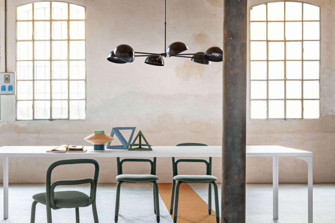 Lampadari, lampade da terra, lampade da tavolo e lampade da parete.