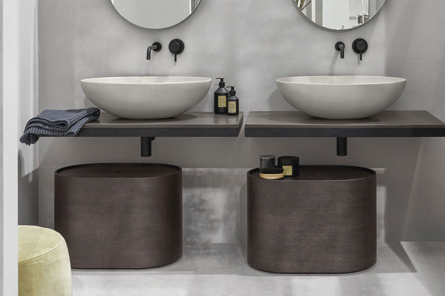 Arredamento per il bagno: lavabi da appoggio e incasso a Ferrera Erbognone.